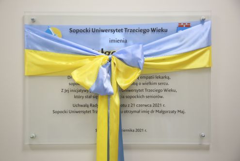 Odsłonięcie tablicy upamiętniającej nadanie imienia dr Małgorzaty Maj naszemu Uniwersytetowi.
